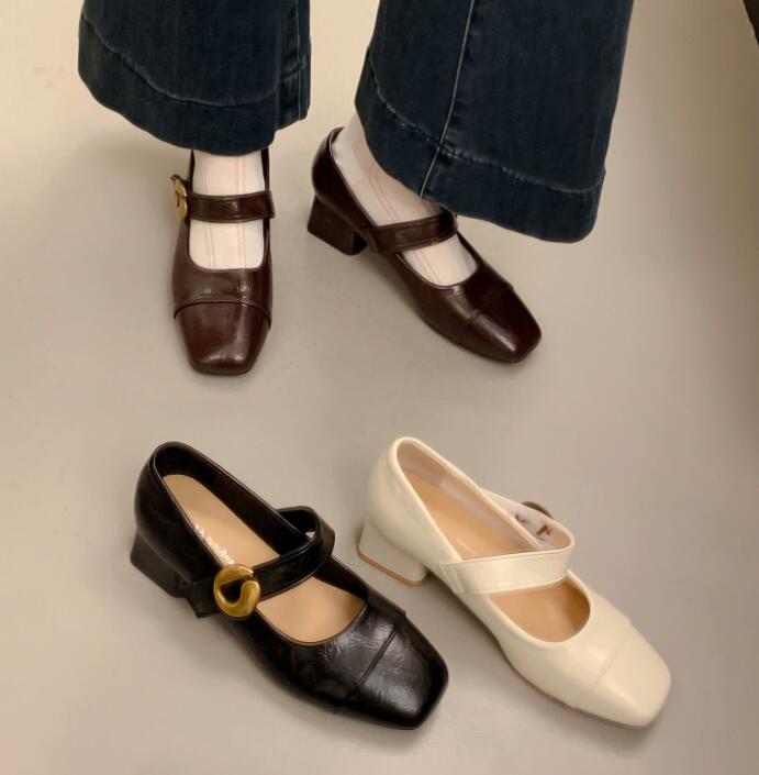 【美脚・歩きやすい】厚底パンプス（3.5cm・ストラップ付き・合成皮革）