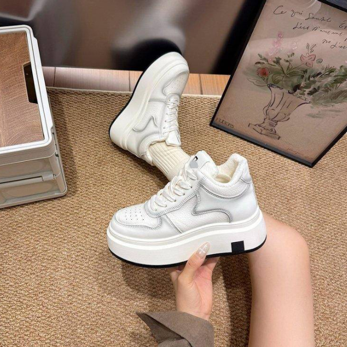 【レザー調デザイン×7cm美脚効果×韓国系】7.0cm厚底スニーカー