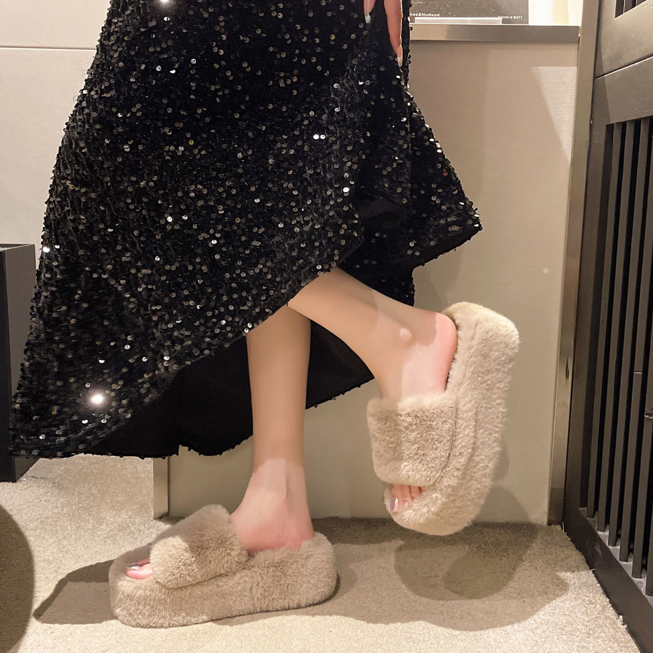 秋冬新作 もこもこファー厚底サンダル 室内履き