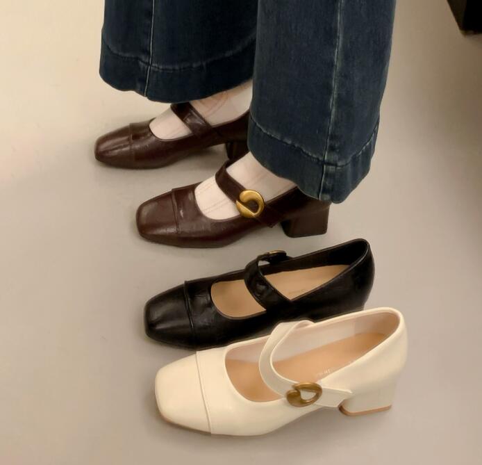 【美脚・歩きやすい】厚底パンプス（3.5cm・ストラップ付き・合成皮革）