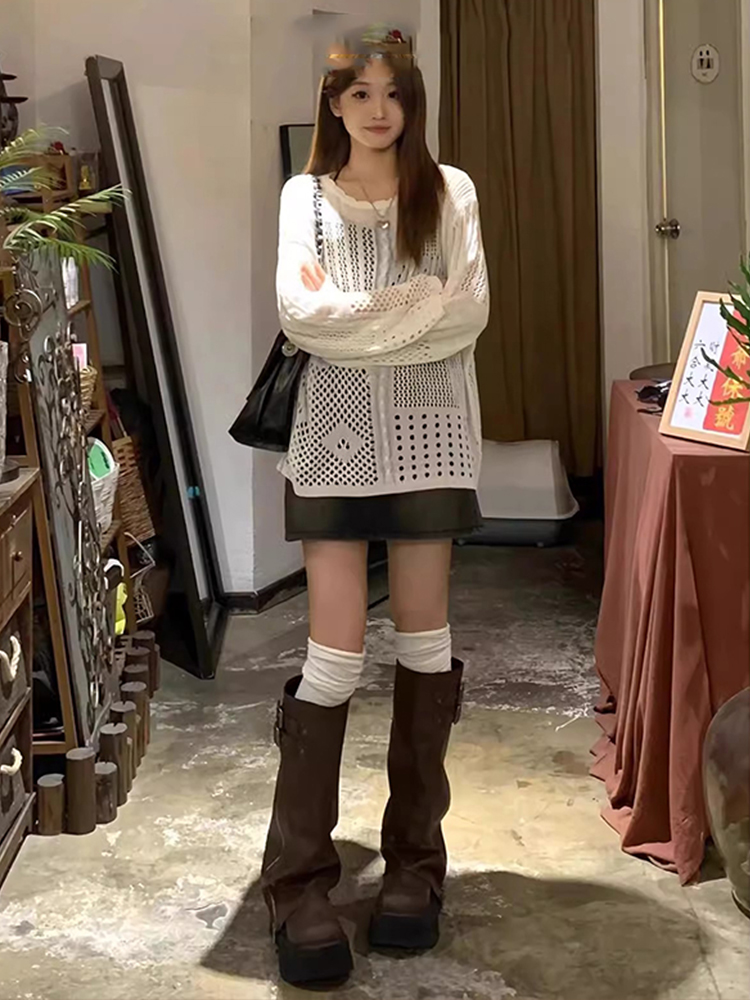 二重ベルト×光沢厚底ロングブーツ｜安定感と上品さを兼ね備えた秋冬主力アイテム