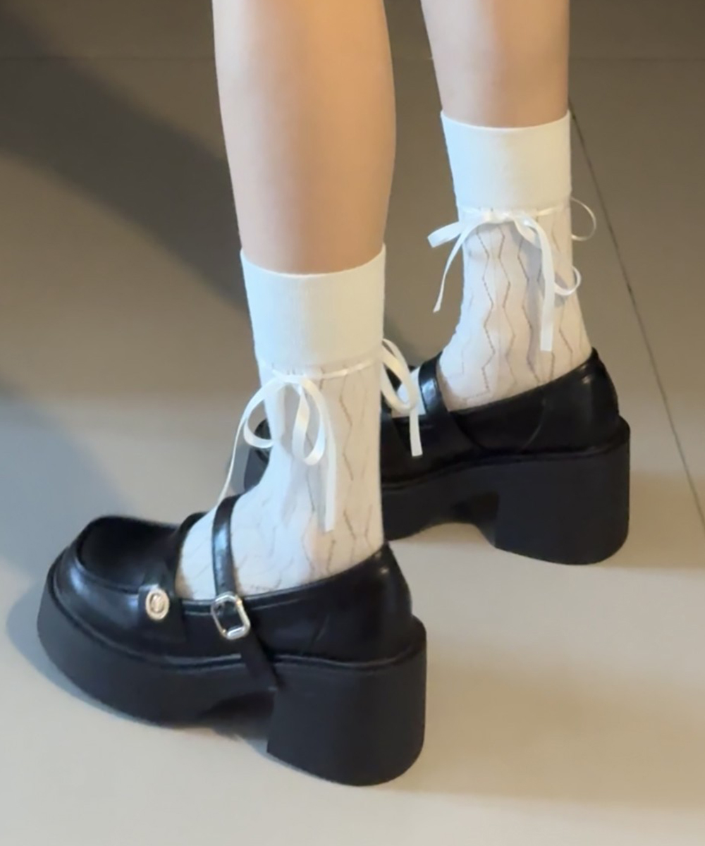 【上品かわいい】ストラップ厚底ローファー（5.5cm・太ヒール・金ボタン・黒/ブラウン）