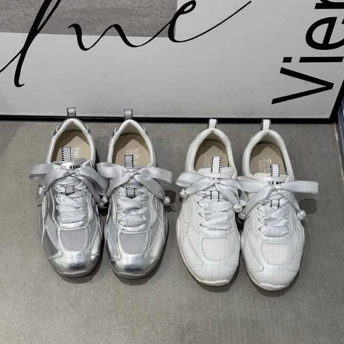 厚底スニーカー 軽量通気性 滑り止め 美脚効果 送料無料