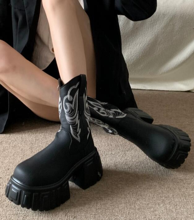 秋冬厚底ブーツ 刺繍柄ショートブーツ 黒