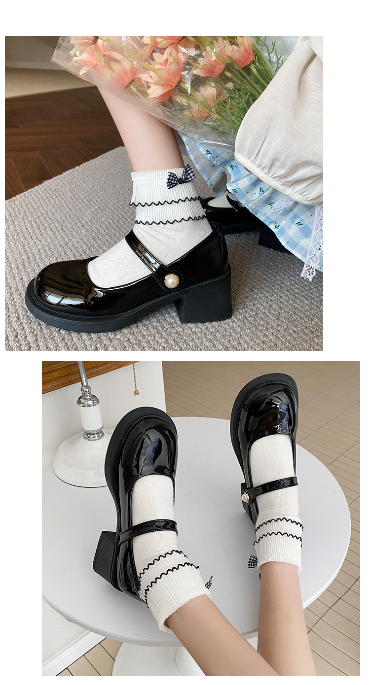 厚底パンプス ストラップ付き 美脚効果 黒白二色展開