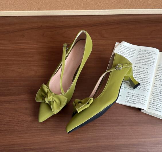 【上品ガーリー】リボン付きポインテッド厚底パンプス（3.5cm・合成革）