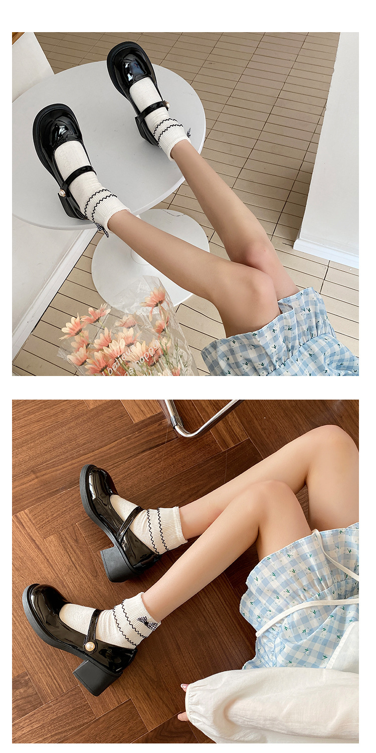 厚底パンプス ストラップ付き 美脚効果 黒白二色展開