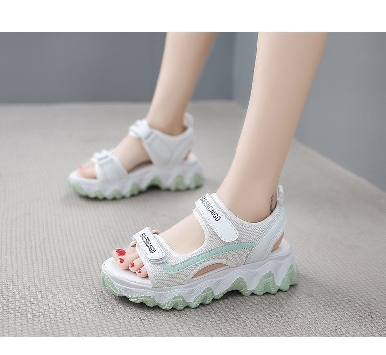 厚底サンダル 軽量通気性メッシュ素材 歩きやすいスポーツサンダル