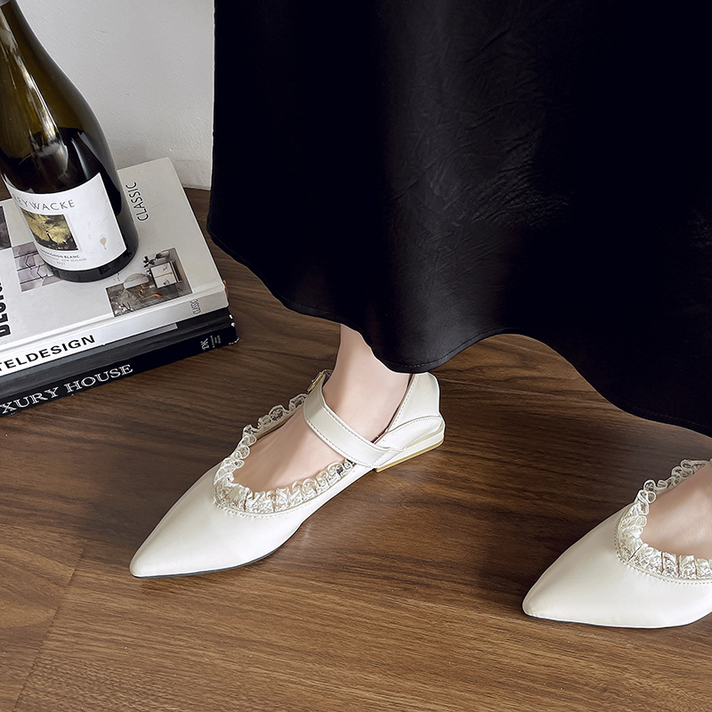 【美脚・歩きやすい】レース装飾厚底パンプス（3cm・ストラップ・クラシカルデザイン）