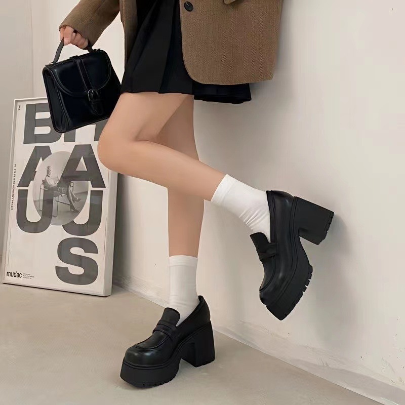 厚底 高級感漂う厚底ローファー