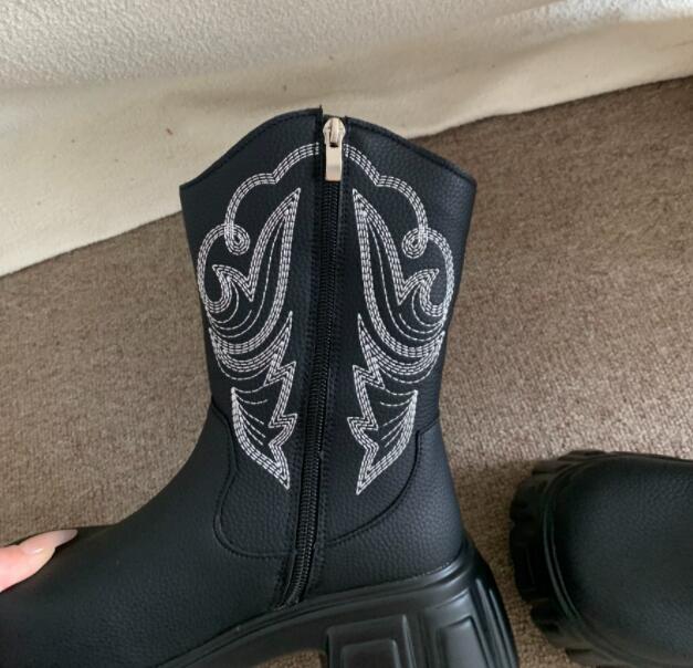 秋冬厚底ブーツ 刺繍柄ショートブーツ 黒