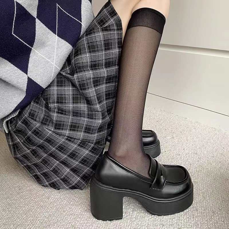 厚底パンプス 黒 太ヒール 美脚効果 艶感仕上げ レディース