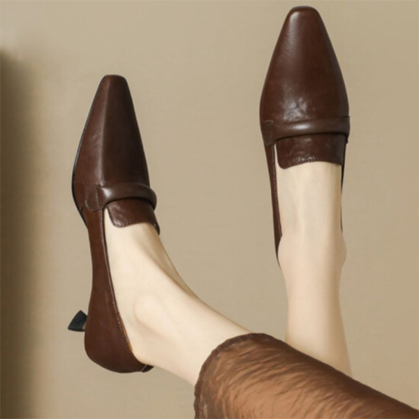 【美脚・細見え】レザー調 尖頭パンプス（3.5cm中ヒール・浅口スリッポン）エレガントデザイン