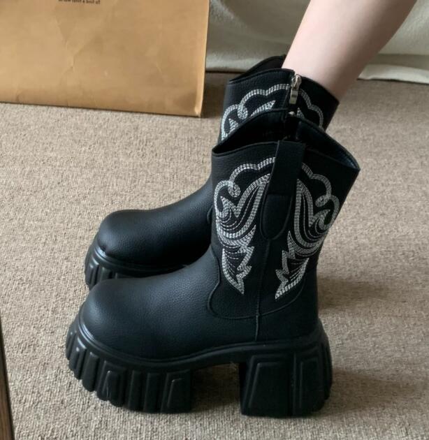 秋冬厚底ブーツ 刺繍柄ショートブーツ 黒