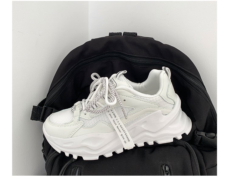 春夏新作 通気性抜群の厚底スニーカー 軽量美脚