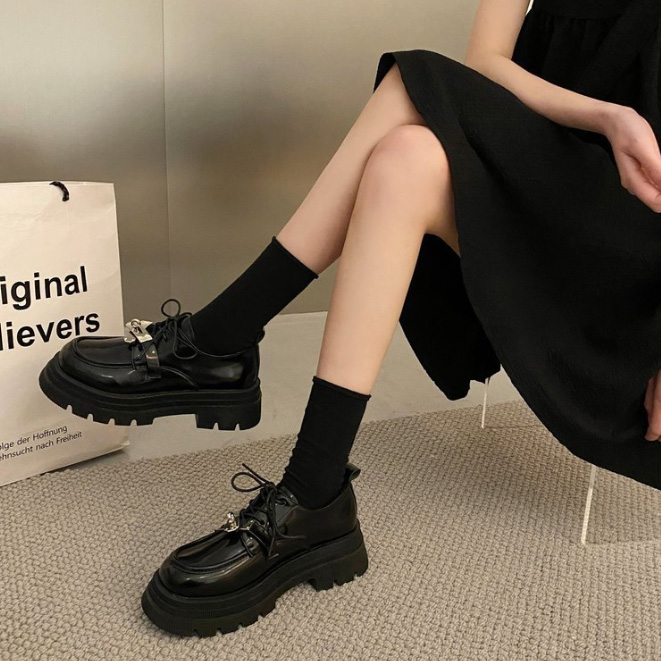 レディース厚底ローファー金属バックル付きソフトレザー靴