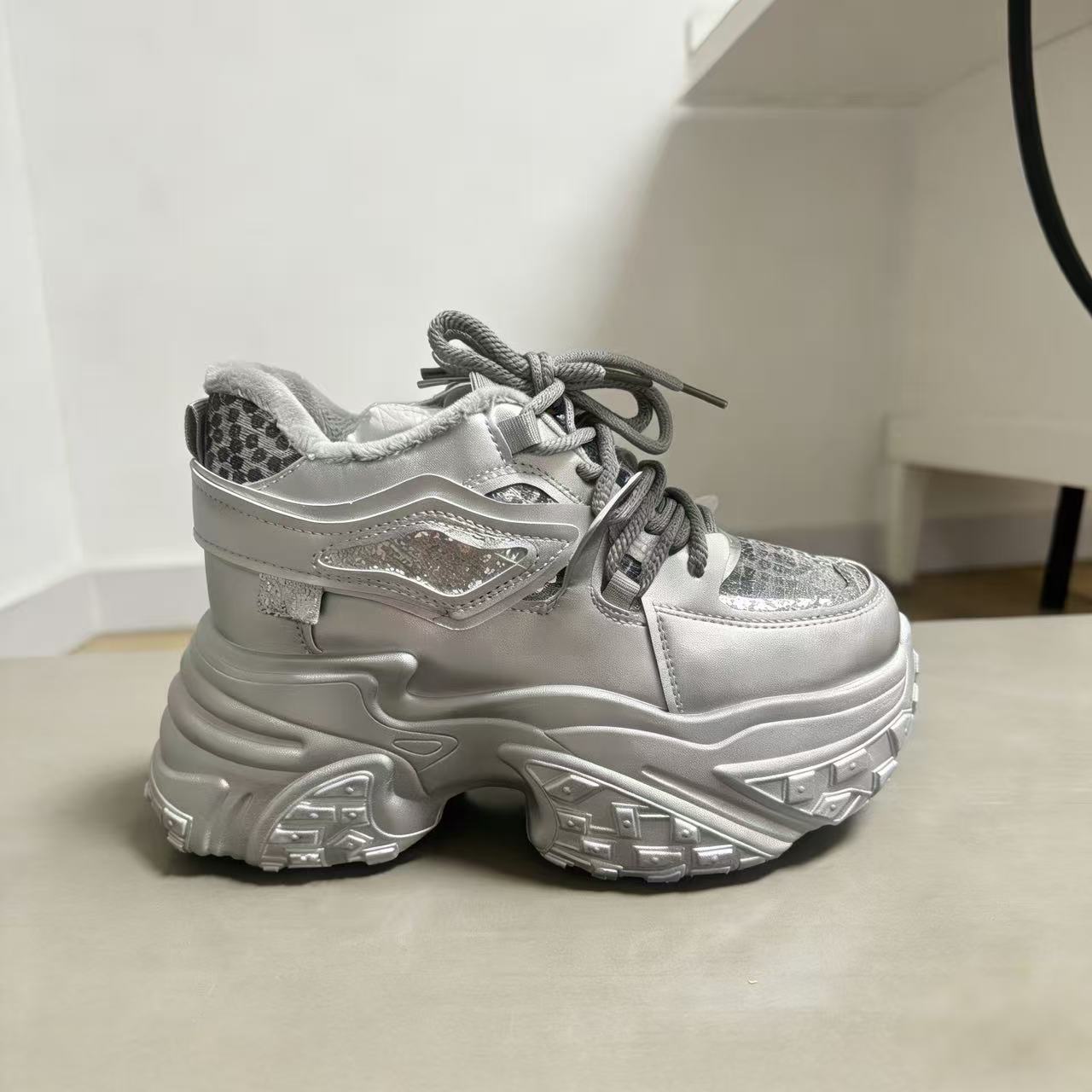 厚底 立体造形ボリューム厚底スニーカー