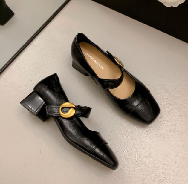 【美脚・歩きやすい】厚底パンプス（3.5cm・ストラップ付き・合成皮革）