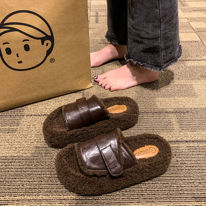 二千二十四年新作レディース毛皮調厚底サンダル