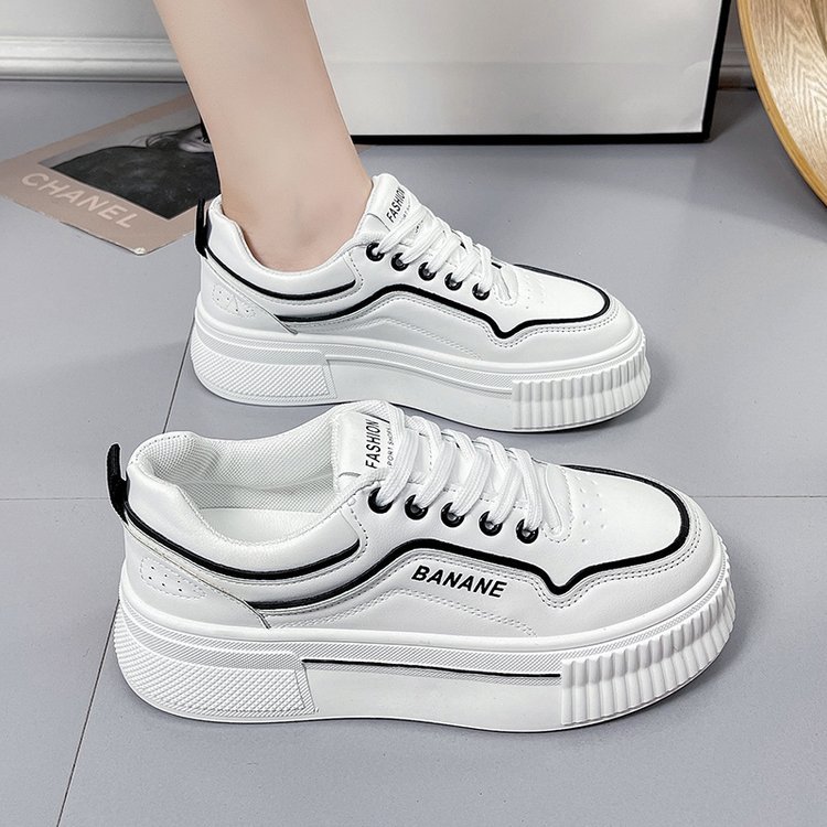 白色厚底スニーカー レディース 脚長効果 紐靴
