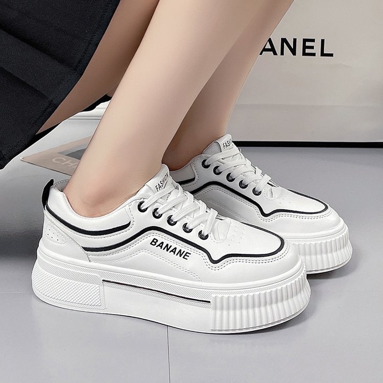 白色厚底スニーカー レディース 脚長効果 紐靴