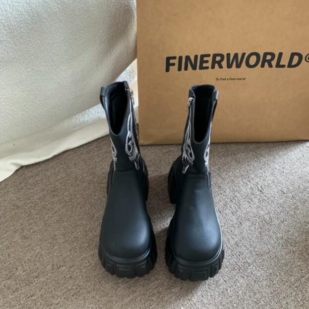 秋冬厚底ブーツ 刺繍柄ショートブーツ 黒