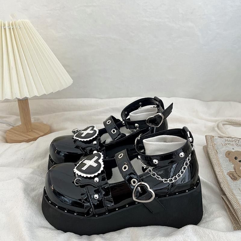 厚底 ハート型バックル付きストラップ厚底ローファー