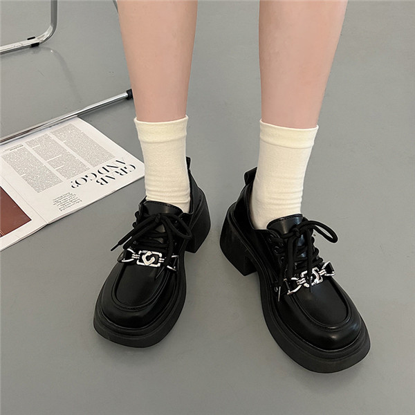 チェーン付き厚底ローファー｜制服×春秋通学×上品カジュアル