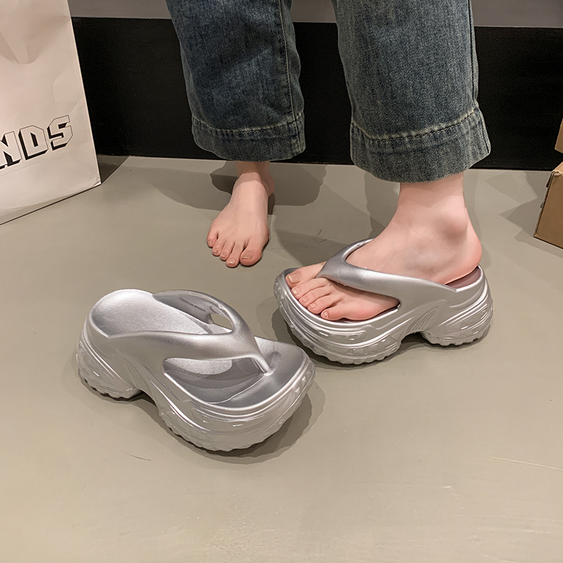 厚底 未来感覚トング厚底サンダル