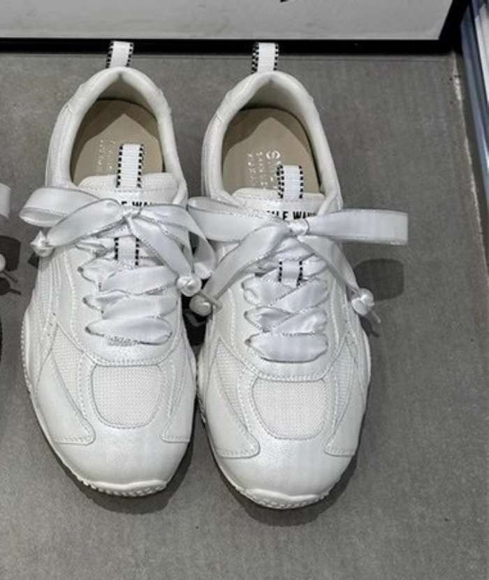 厚底スニーカー 軽量通気性 滑り止め 美脚効果 送料無料