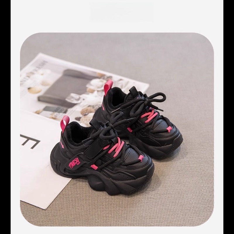 子供用厚底スポーツシューズ 黒ピンク キッズ運動靴