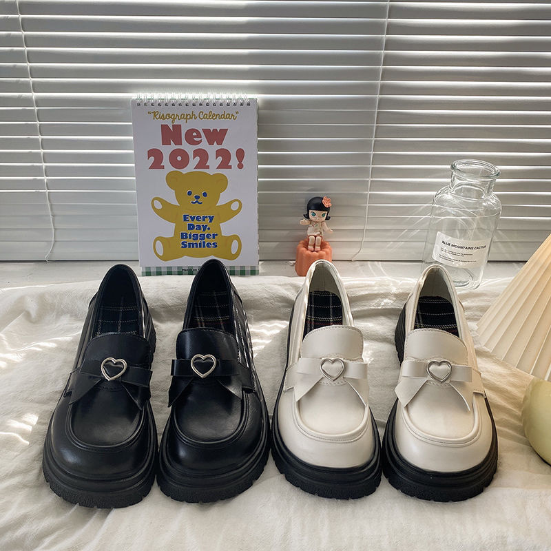 【厚底×ハート金具×チェック裏地】ローファー｜甘めアクセント×履き心地◎