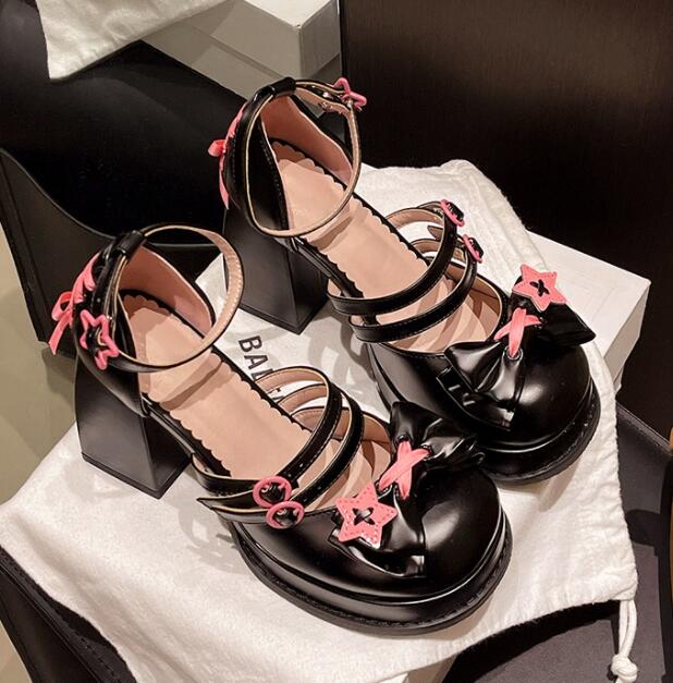 【華やか美脚】星飾りストラップ厚底パンプス（9cmヒール・秋冬）