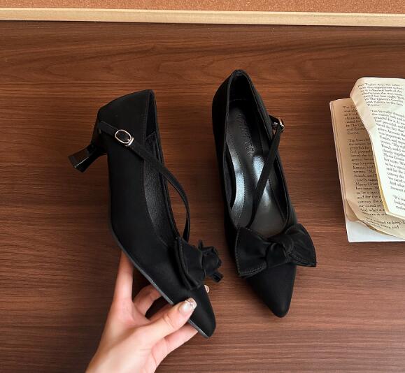 【上品ガーリー】リボン付きポインテッド厚底パンプス（3.5cm・合成革）