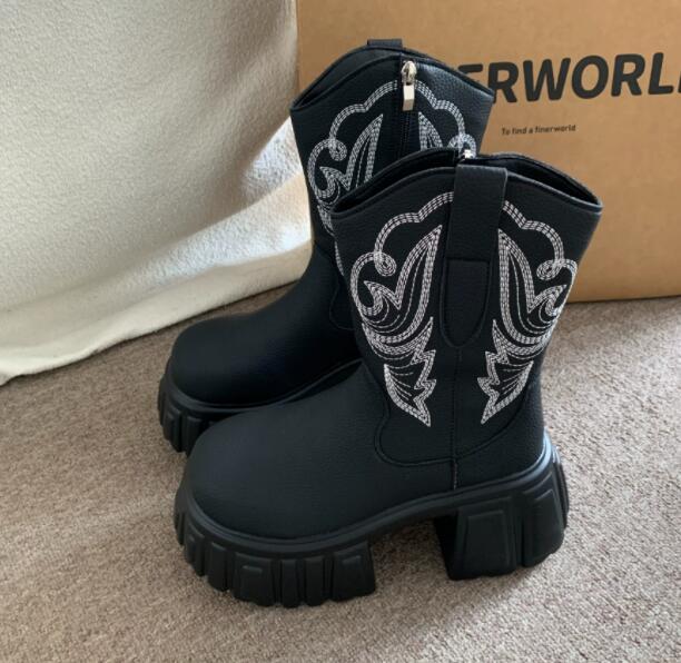 秋冬厚底ブーツ 刺繍柄ショートブーツ 黒