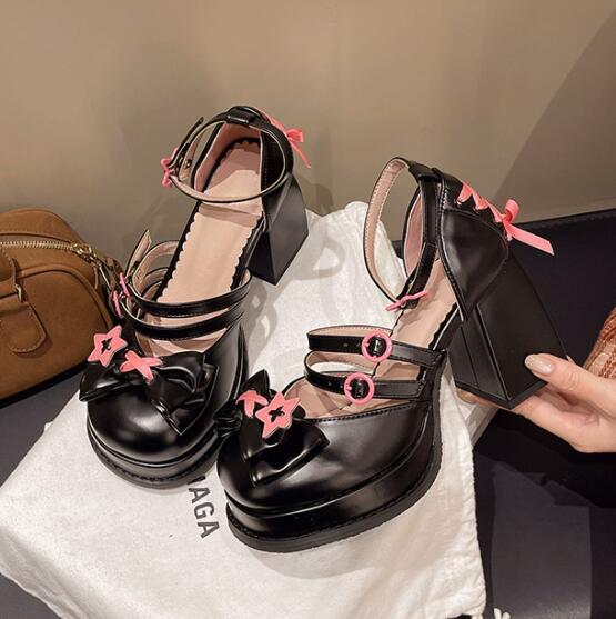 【華やか美脚】星飾りストラップ厚底パンプス（9cmヒール・秋冬）