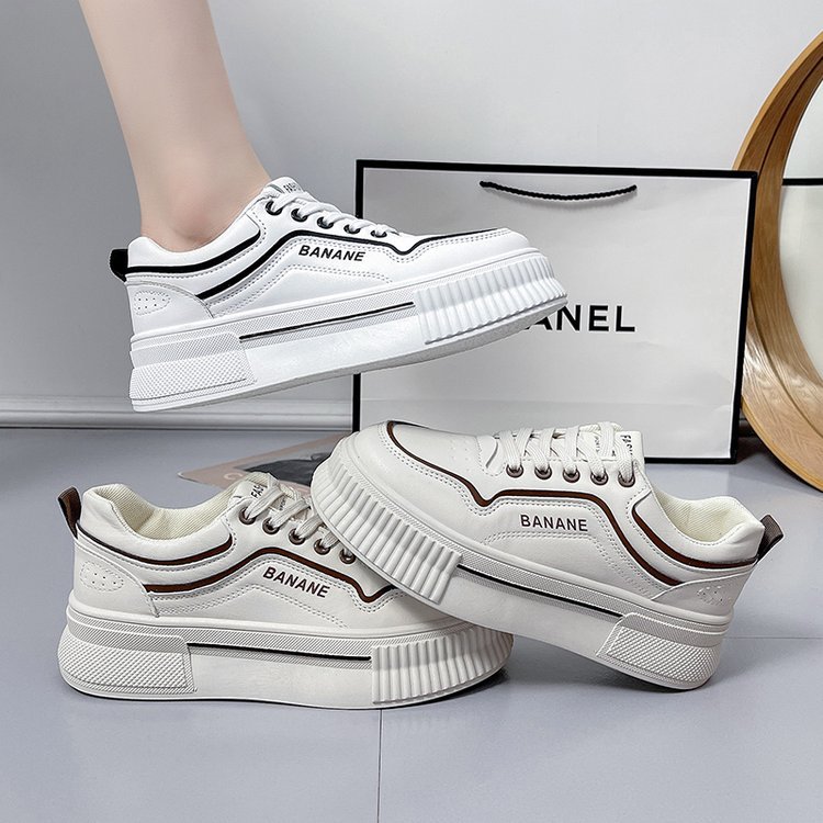 白色厚底スニーカー レディース 脚長効果 紐靴