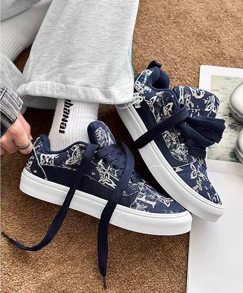 厚底スポーツシューズ メンズ運動靴 ローカット総柄