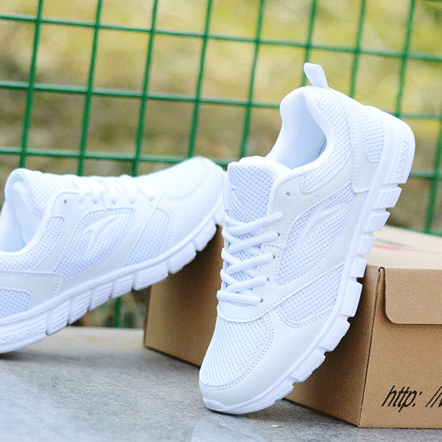 厚底 通気性抜群メッシュ素材の厚底スポーツシューズ