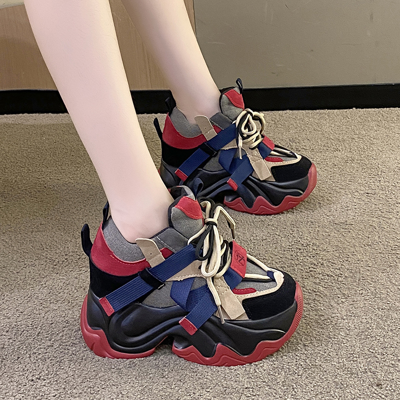 ウェーブソール厚底スポーツシューズ