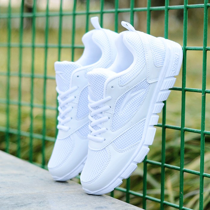 厚底 通気性抜群メッシュ素材の厚底スポーツシューズ