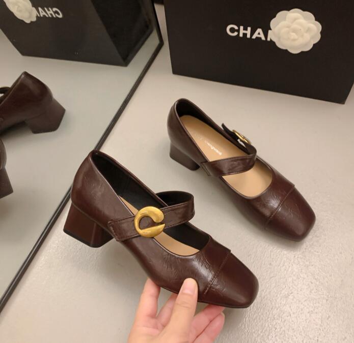 【美脚・歩きやすい】厚底パンプス（3.5cm・ストラップ付き・合成皮革）