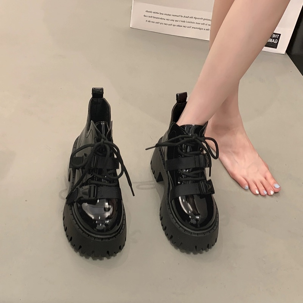 光沢厚底ストラップブーツ