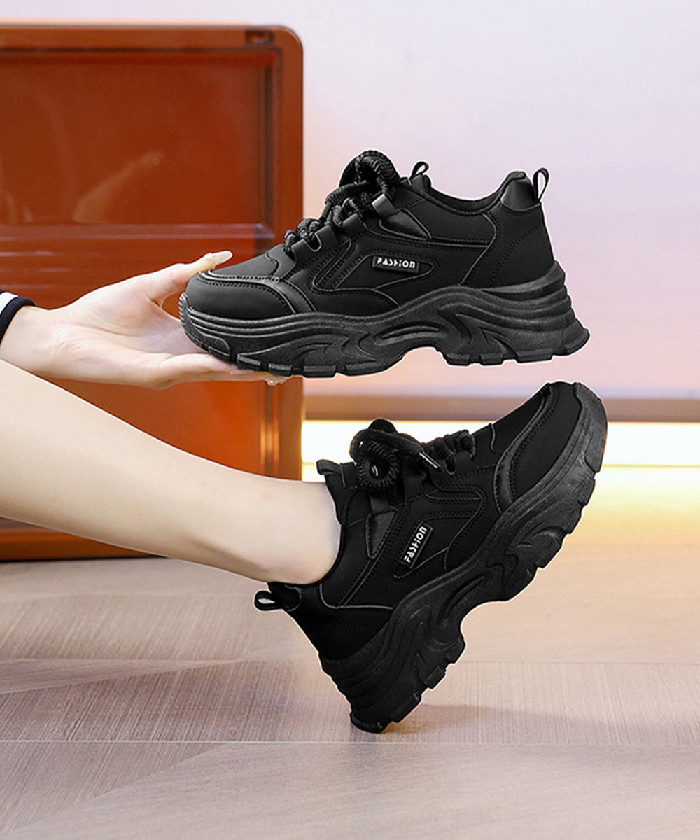 厚底スニーカー レディース 美脚効果 疲れにくい靴