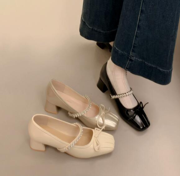 【美脚・脚長】リボン付き厚底パンプス（4cm・ストラップ・合成皮革）