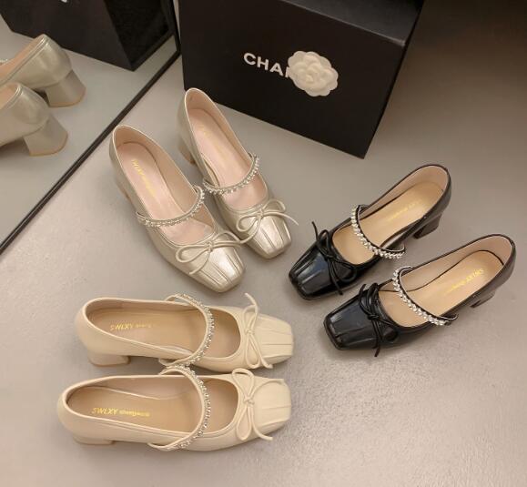 【美脚・脚長】リボン付き厚底パンプス（4cm・ストラップ・合成皮革）