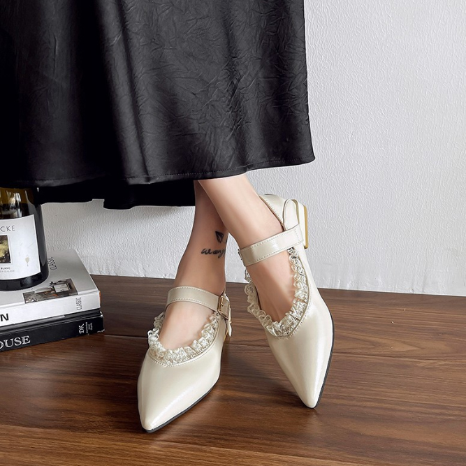 【美脚・歩きやすい】レース装飾厚底パンプス（3cm・ストラップ・クラシカルデザイン）