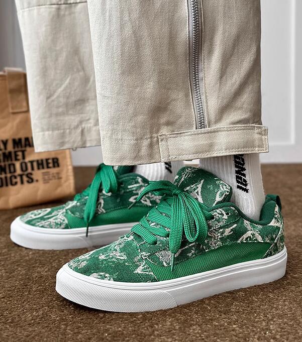 厚底スポーツシューズ メンズ運動靴 ローカット総柄