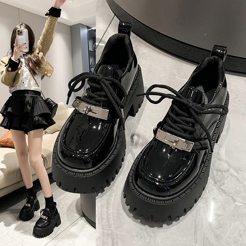 金具付き厚底ローファー｜マット＆グロッシーブラック×波型ソール×5cmヒール モード系厚底ローファー｜金具×レースアップ×韓国風個性派シューズ