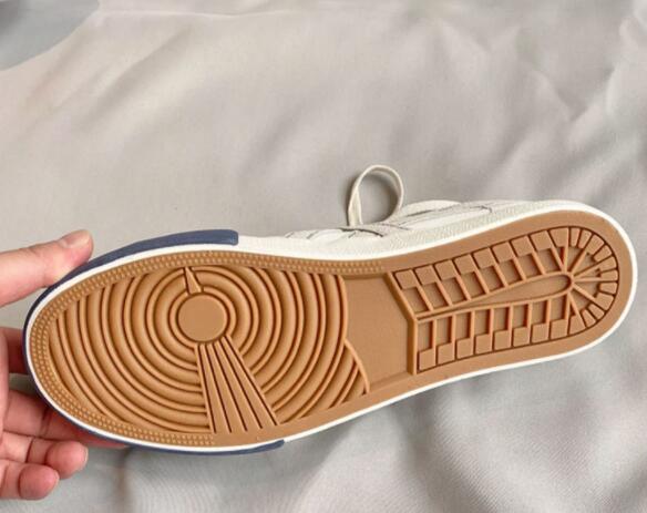 メンズ厚底スポーツシューズ快適運動靴白色